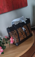 Borsa in pelle di vacchetta con primo strato scheletro intagliata a mano modello Eris Favolosa