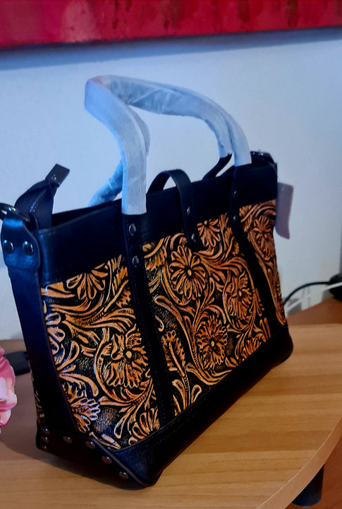 Borsa in pelle di vacchetta con primo strato scheletro intagliata a mano modello Eris Favolosa