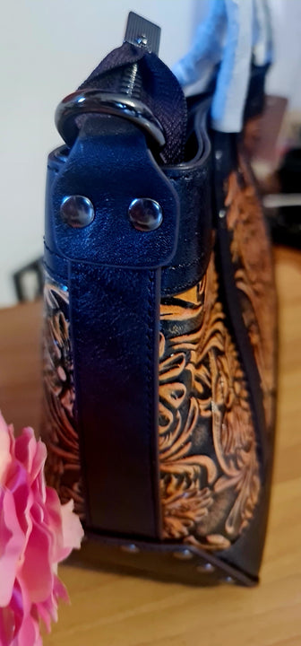 Borsa in pelle di vacchetta con primo strato scheletro intagliata a mano modello Eris Favolosa