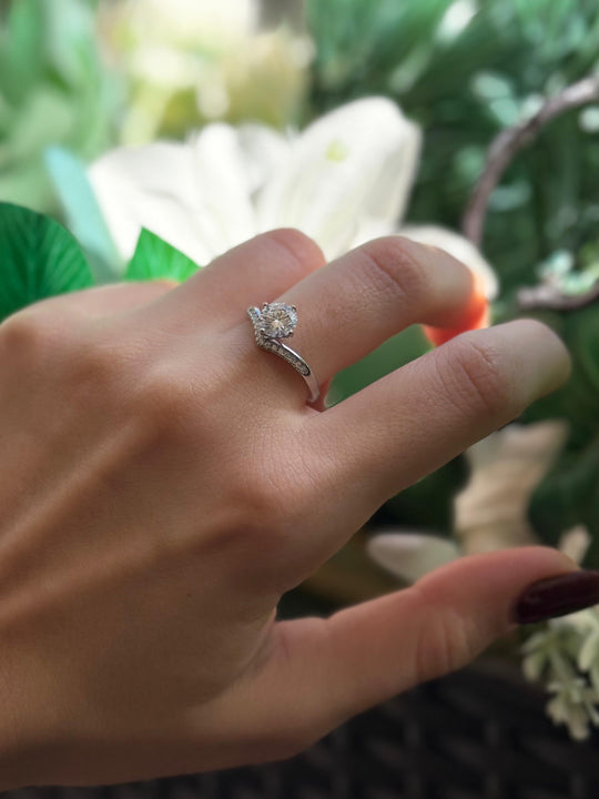 Anello in argento sterling 925 con corona da principessa e moissanite da 1 carato autoregolabile FANTASTICO