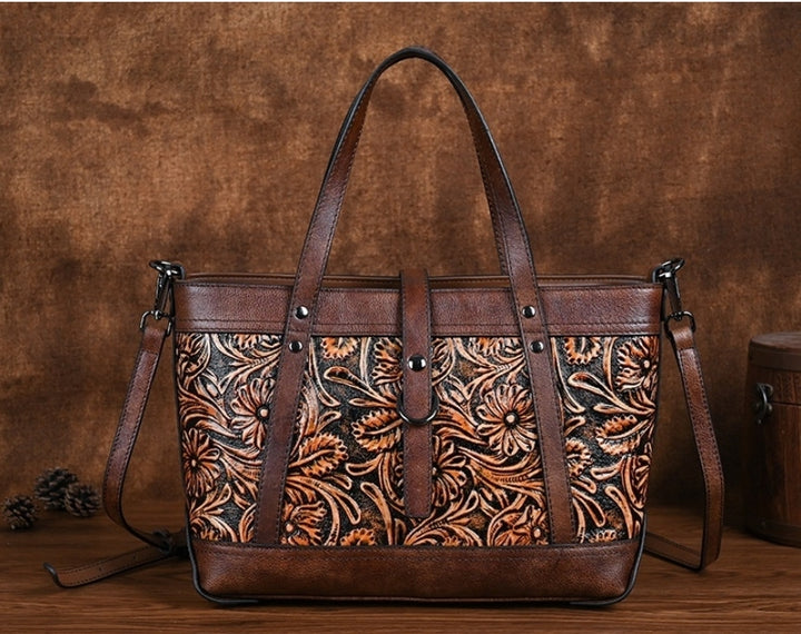 Borsa in pelle di vacchetta con primo strato scheletro intagliata a mano modello Eris Favolosa