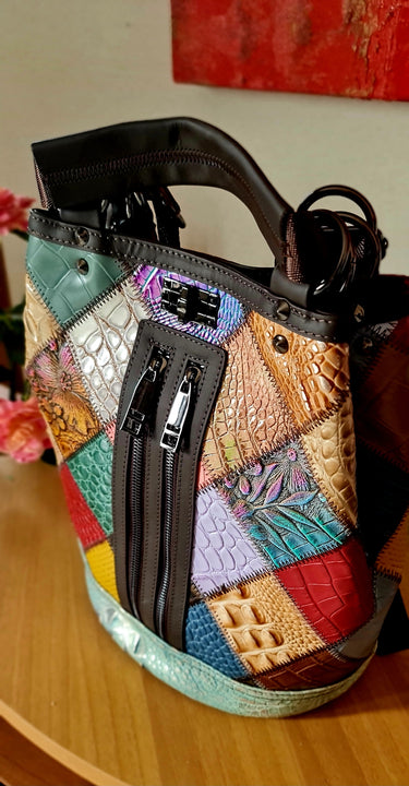 Zaino in pelle da donna in stile etnico modello Igea BELLISSIMO CM.27x32x15