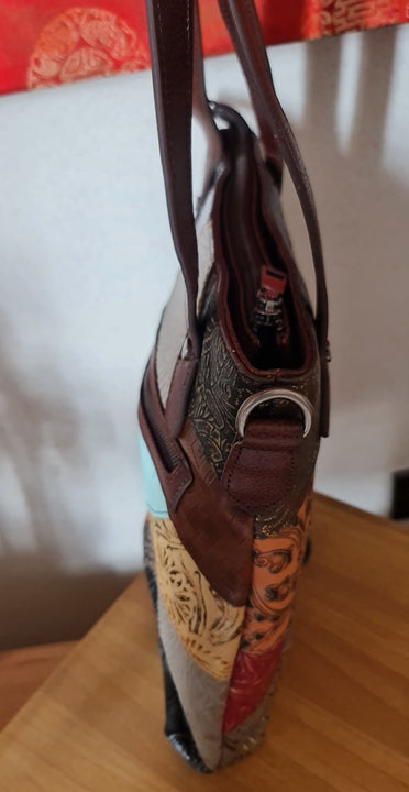 Borsa da donna in pelle con cuciture alla moda, borsa monospalla verticale modello Vesta