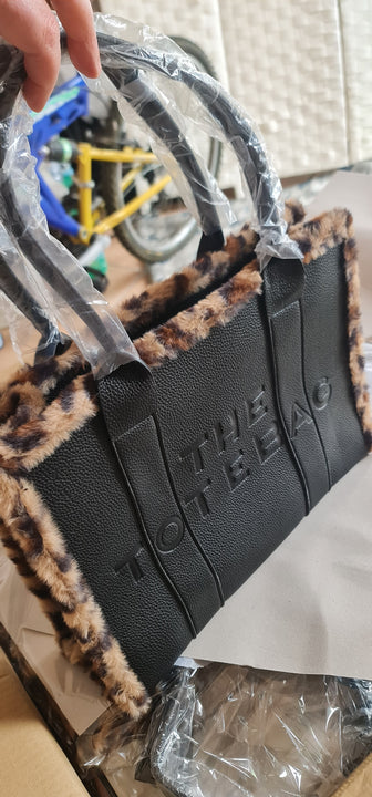 granulated faux leather bag Felina model