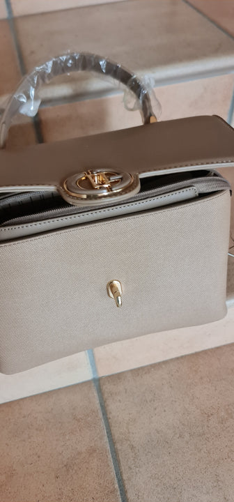 Vanessa handbag ELEGANT WITHOUT COMPROMISE French design