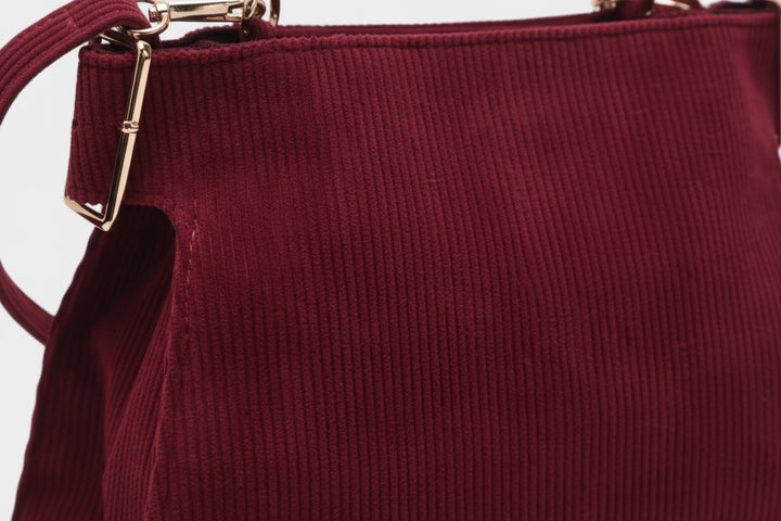 Shoulder bag with handle, zip closure and ribbed effect. LOVELACE MODEL BLACK OR BURGUNDY